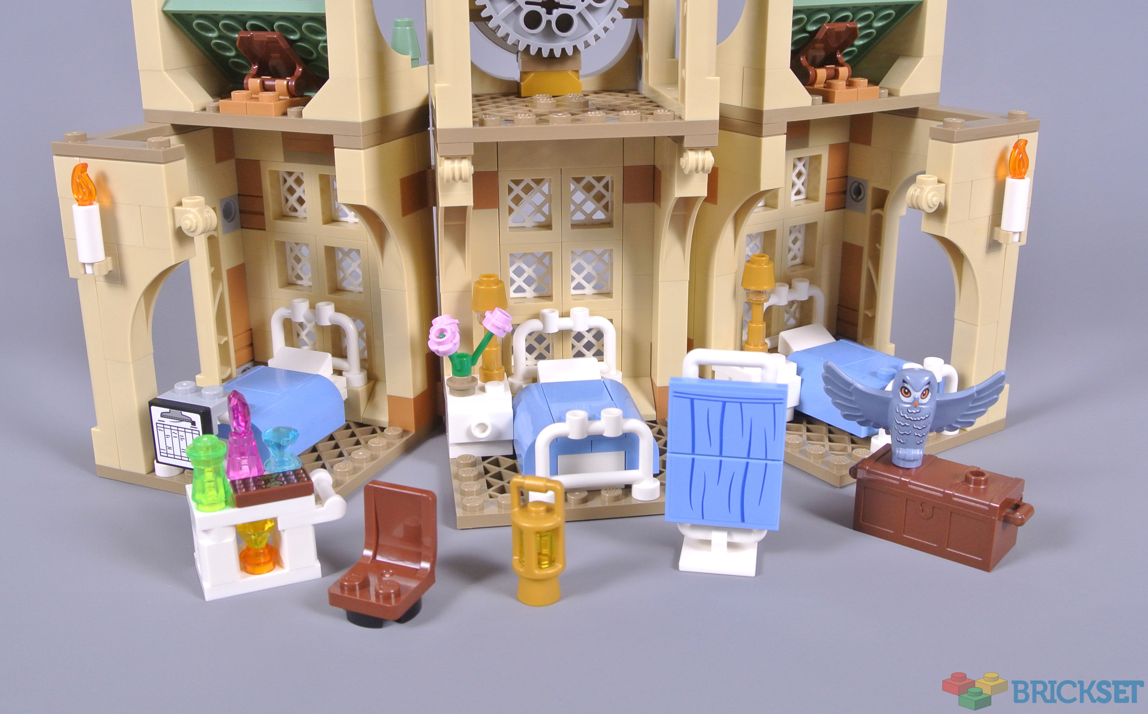 LEGO Harry Potter 76398 Hogwarts Hospital Wing review | Brickset